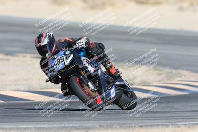 media/Dec-07-2025-CVMA (Sun) [[3e7d2de5dc]]/Race 7-Formula Lightweight Twins Shootout/